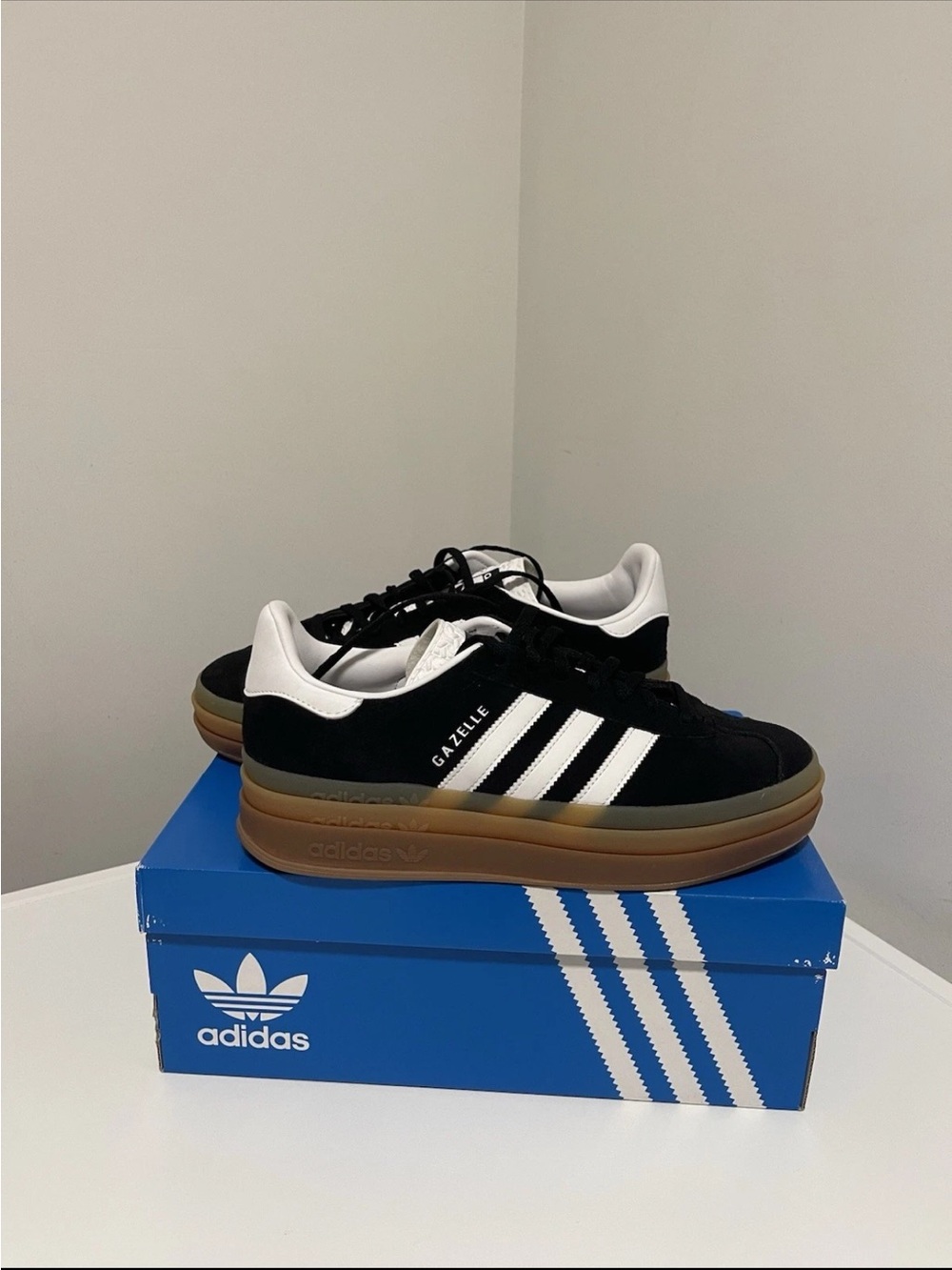 adidas Gazelle Platform Sneaker in Black & White with Gum Sole Size:10 New N 📦 - Picture 2 of 11